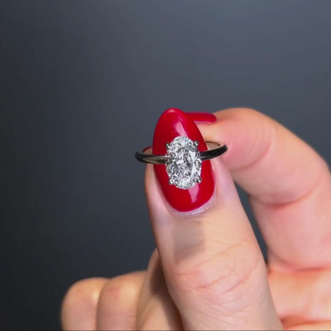 Classic Oval Cut Solitaire D/E VVS) – London