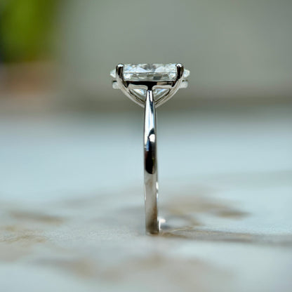 Cathedral Set Classic Oval Cut Solitaire - 3ct+ (11.5mm+, E/VS1+)