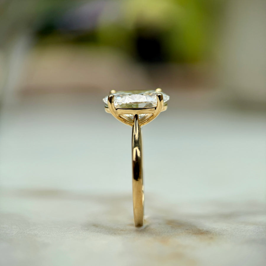 Cathedral Set Classic Oval Cut Solitaire - 3ct+ (11.5mm+, E/VS1+)