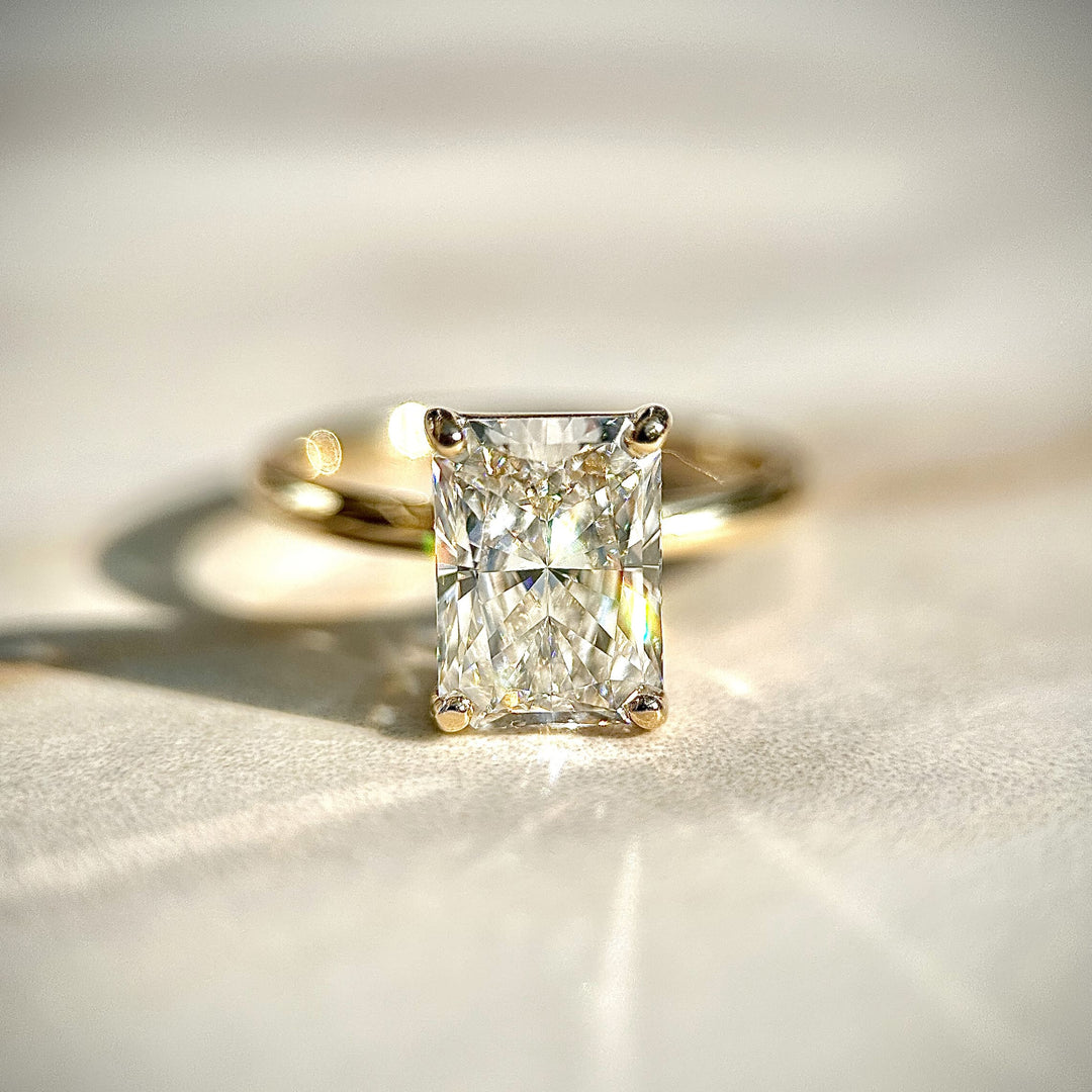 Classic Radiant Cut Solitaire 2ct+ (9mm+, D/E VVS) – London