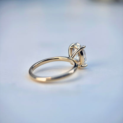 Classic Oval Cut Solitaire - 2.50ct+ (10.5mm+, D/E & VVS)