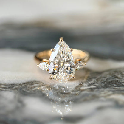 Classic Pear and Pears - 3ct+ (E/VS1+)