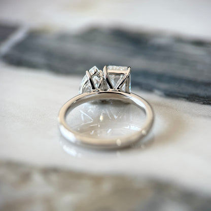 Emerald and Pear Moi et Toi - 2.5ct+ (D/E & VVS)