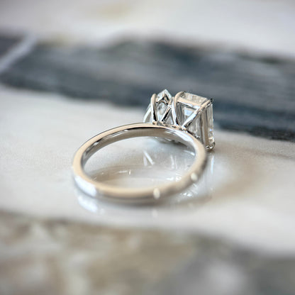 Emerald and Pear Moi et Toi - 2.5ct+ (D/E & VVS)