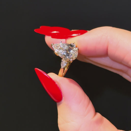 Classic Pear and Pears - 3ct+ (E/VS1+)