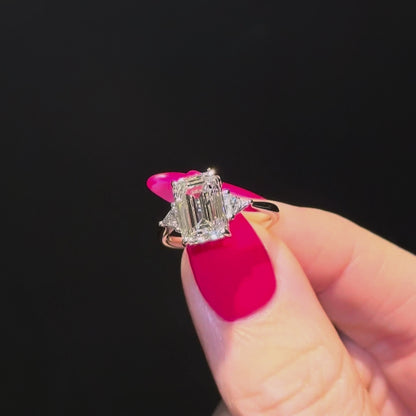 Emerald and trilliants - 3.30ct+ (10mm+, D/E & VVS)