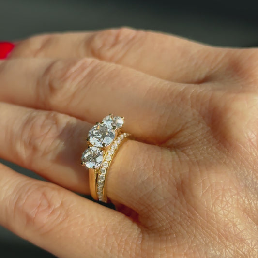 Classic Round Trilogy - 2ct+ (D/E & VVS main diamond)