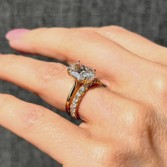 Cathedral Set Classic Oval Cut Solitaire - 3ct+ (11.5mm+, D/E & VVS)