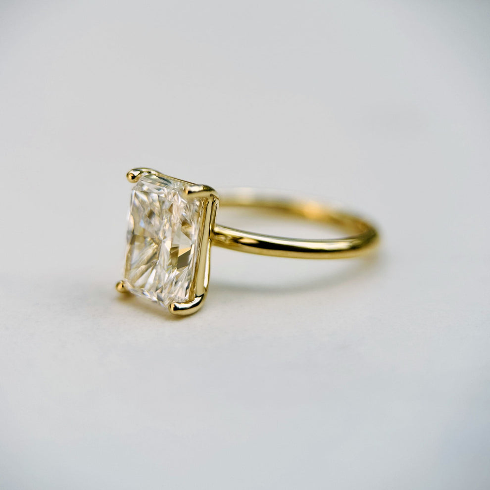 Classic Radiant Cut Solitaire - 3ct+ (10mm+, D/E & VVS) – London Diamonds